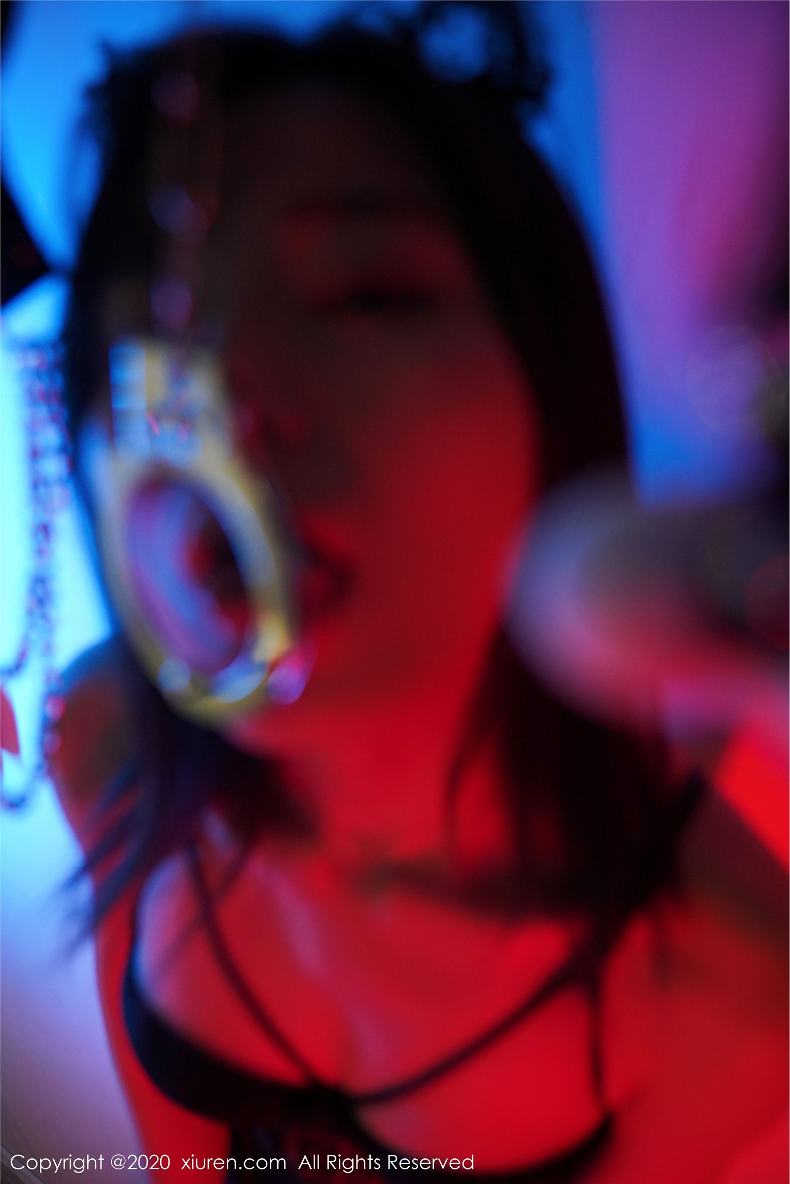 [XiuRen秀人网]VOL.2177 女神Angela小热巴私房沙发上性感内衣配红色内裤秀美腿写真101P-秀人网官方网站